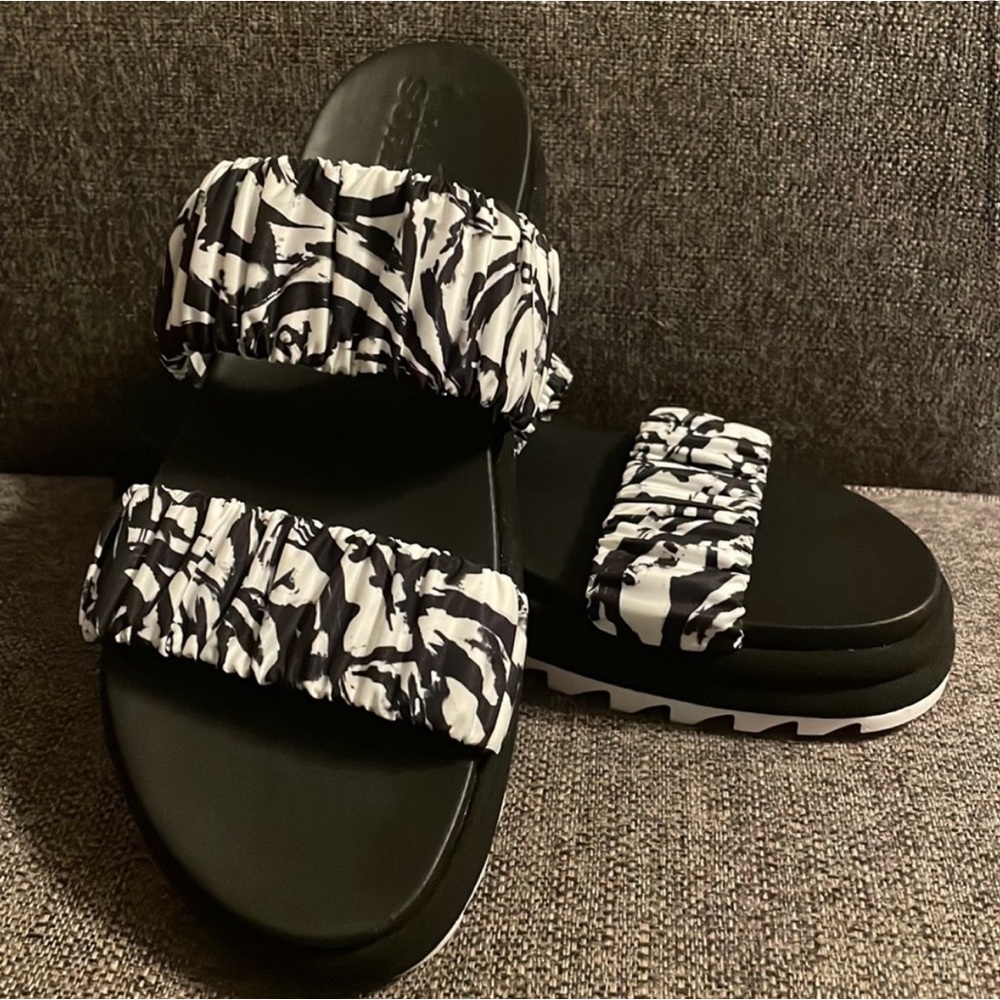 Sorel 2 strap slide in sandal